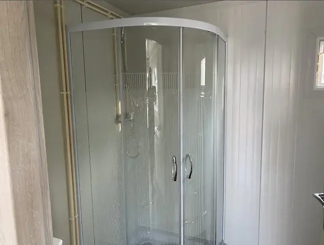 6 × 2,40 m Container mit Küche, WC und Dusche – Bild 3
