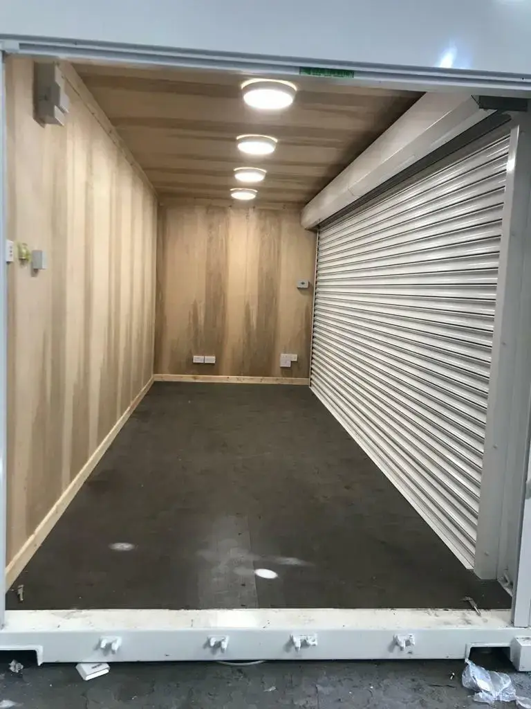 20-Fuß-High-Cube-Container mit elektrischem Rollladen – Bild 2