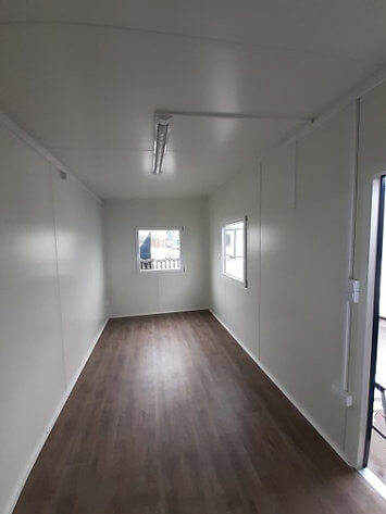 21 m² Bürocontainer mit Toilette und Kochnische – Bild 4