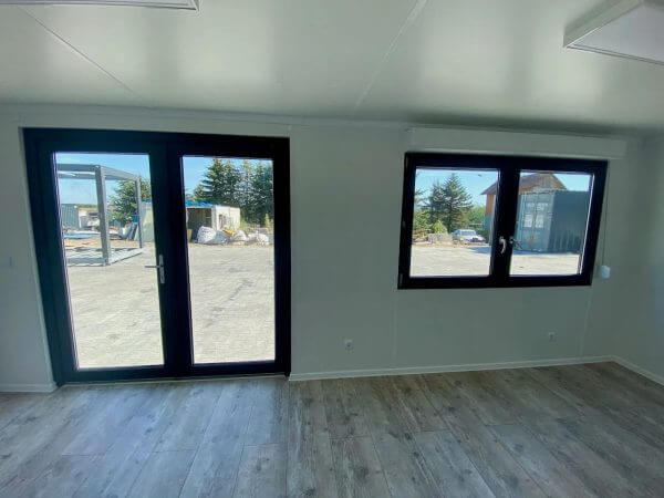 18 m² Büro aus umgebautem Seecontainer, RAL 7016 – Bild 2