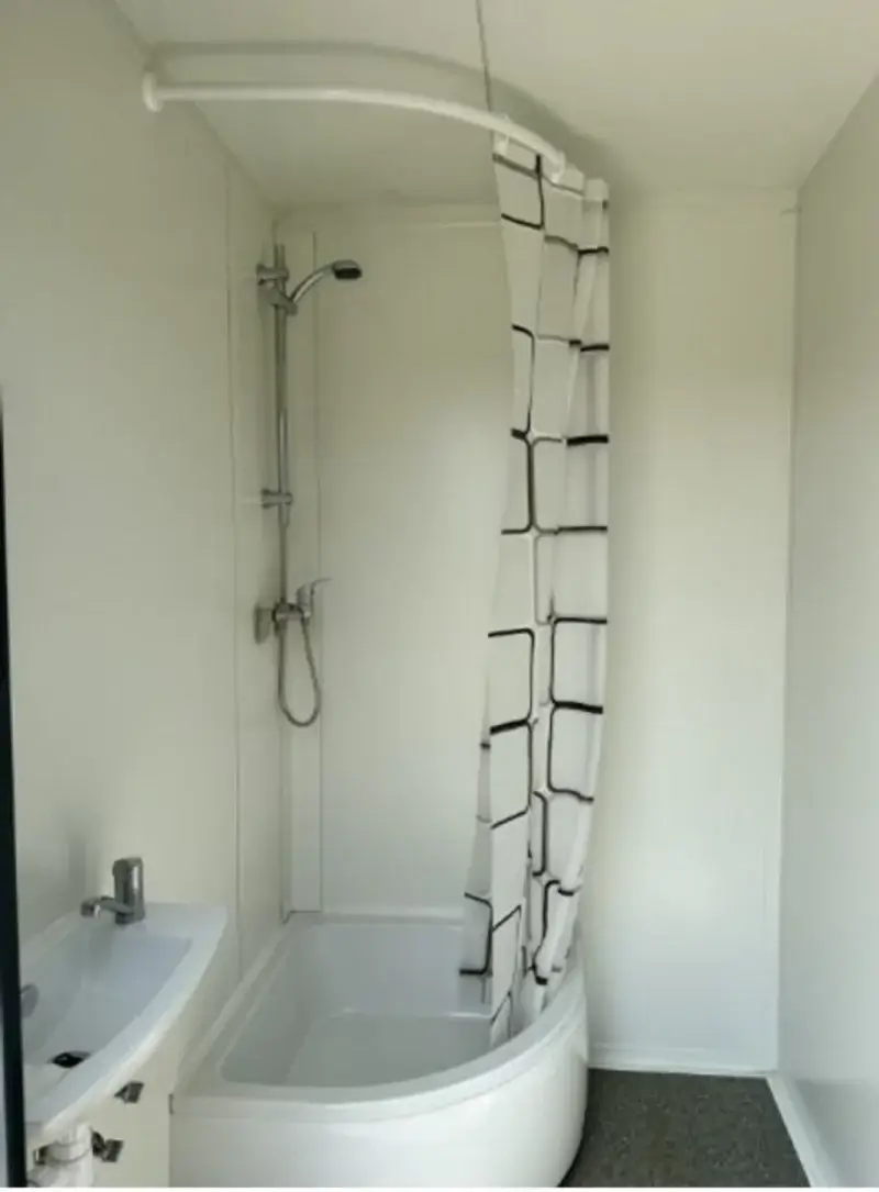 40-Fuß-Sanitärcontainer mit Dusche und Boiler – Bild 3