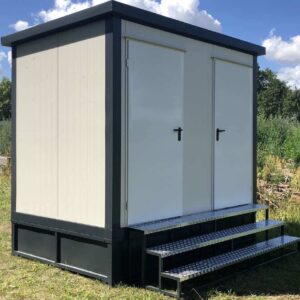 40-Fuß-Doppel-Sanitärmodul mit Hörmann-Tür