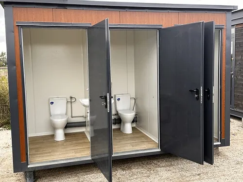 Sanitärpavillon mit drei getrennten Kabinen – Bild 6