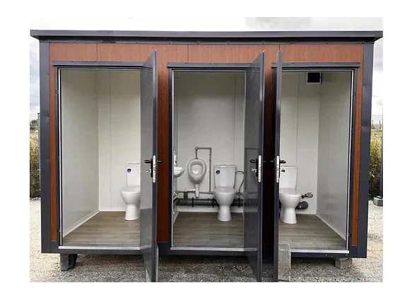 Sanitärpavillon mit drei getrennten Kabinen – Bild 4