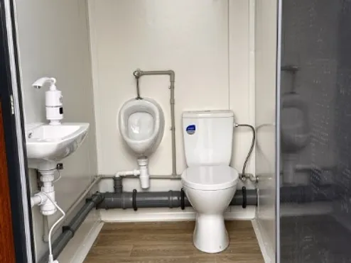 Sanitärpavillon mit drei getrennten Kabinen – Bild 3